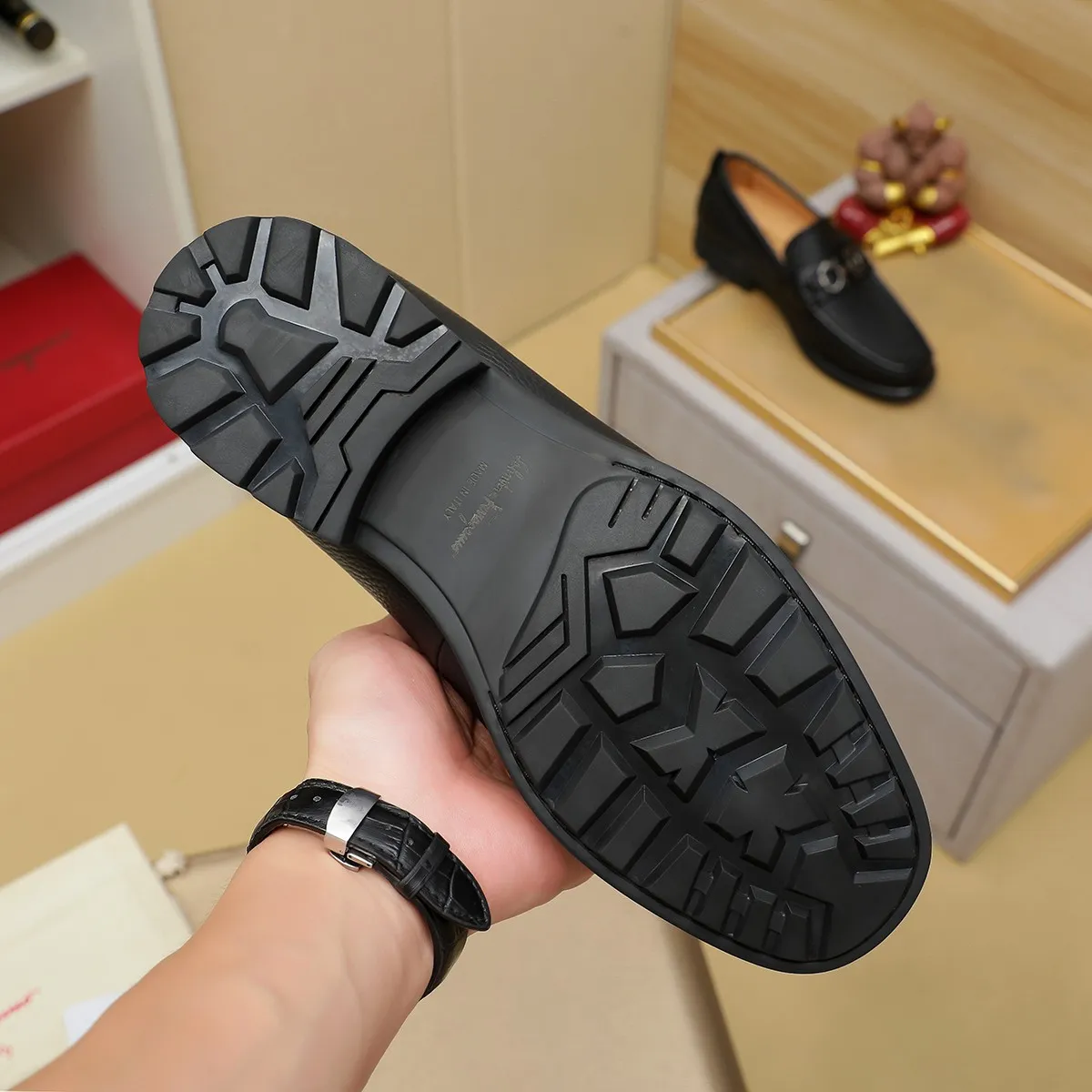 Men's shoes 250 Ferragamo [Ferragamo] top imported suit men's shoes 💯Original copy of the official website, product materials: selected imported embossed calfskin + luxury hardware buckle accessories ~ imported water-dyed cow 🐂 leather lining. Strong three-dimensional visual effect, original combination outsole, multiple colors available😘 Size: 39-44 (38.45.46. Customized)